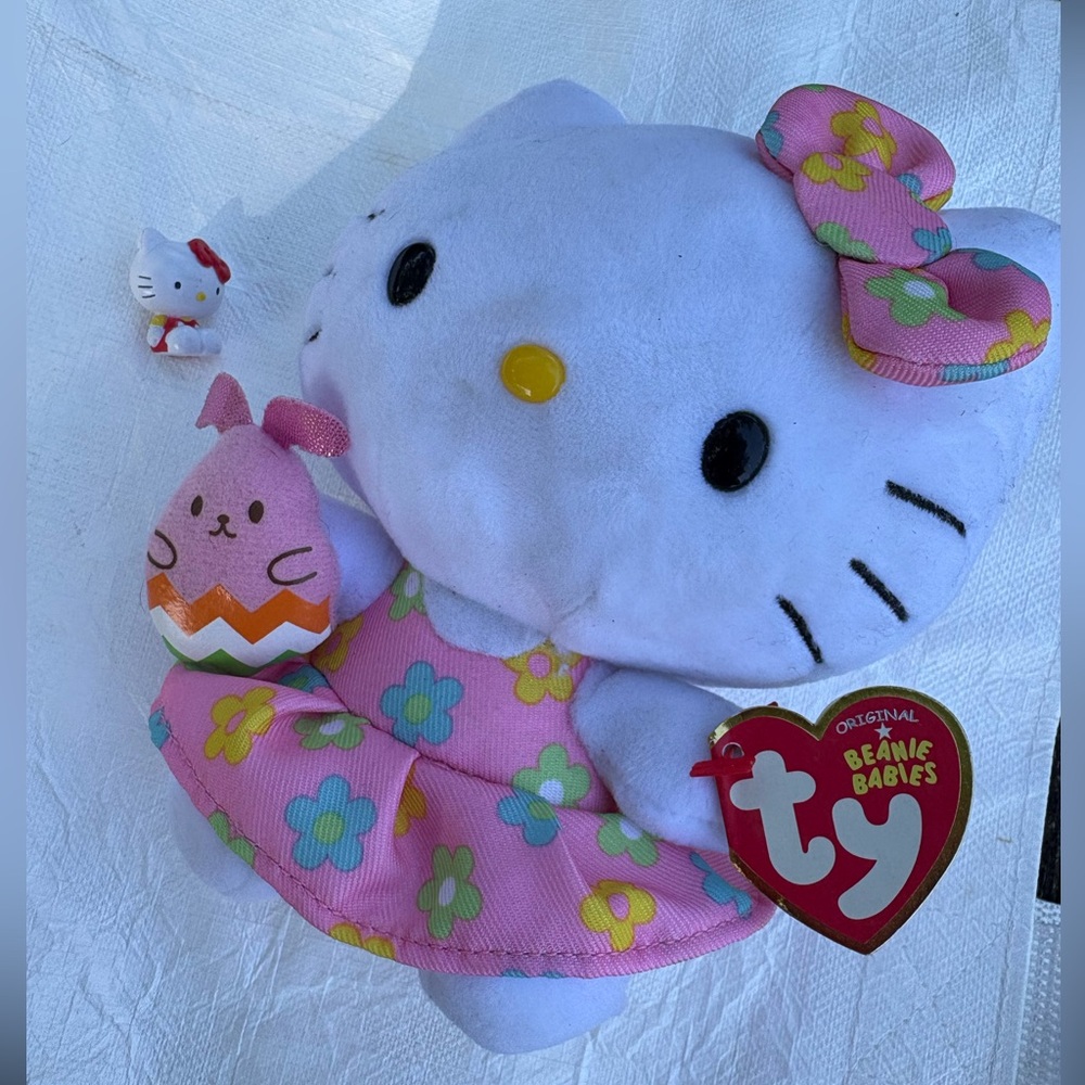 Hello Kitty Easter Beanie Baby + Minifigure